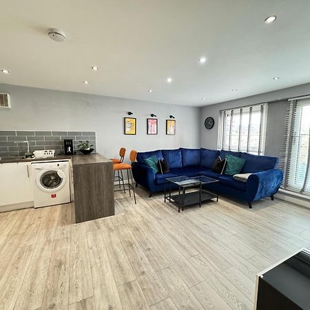 Rnm - Business Professionals Stay, Walsall City Centre, 2 Bedroom With Ensuite And Bathroom, Entire Place, Kitchen & Washroom With Amenities, Smart Tv, Easy Access, Fast Wifi, Parking Nearby, Great Transport Links Exterior photo