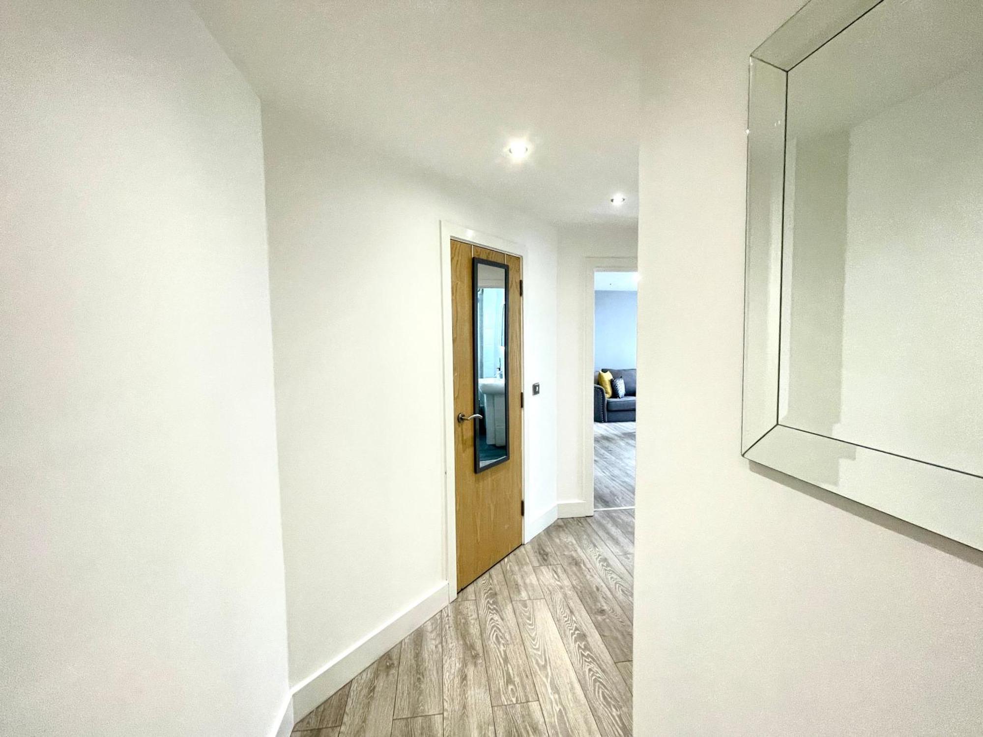 Rnm - Business Professionals Stay, Walsall City Centre, 2 Bedroom With Ensuite And Bathroom, Entire Place, Kitchen & Washroom With Amenities, Smart Tv, Easy Access, Fast Wifi, Parking Nearby, Great Transport Links Exterior photo