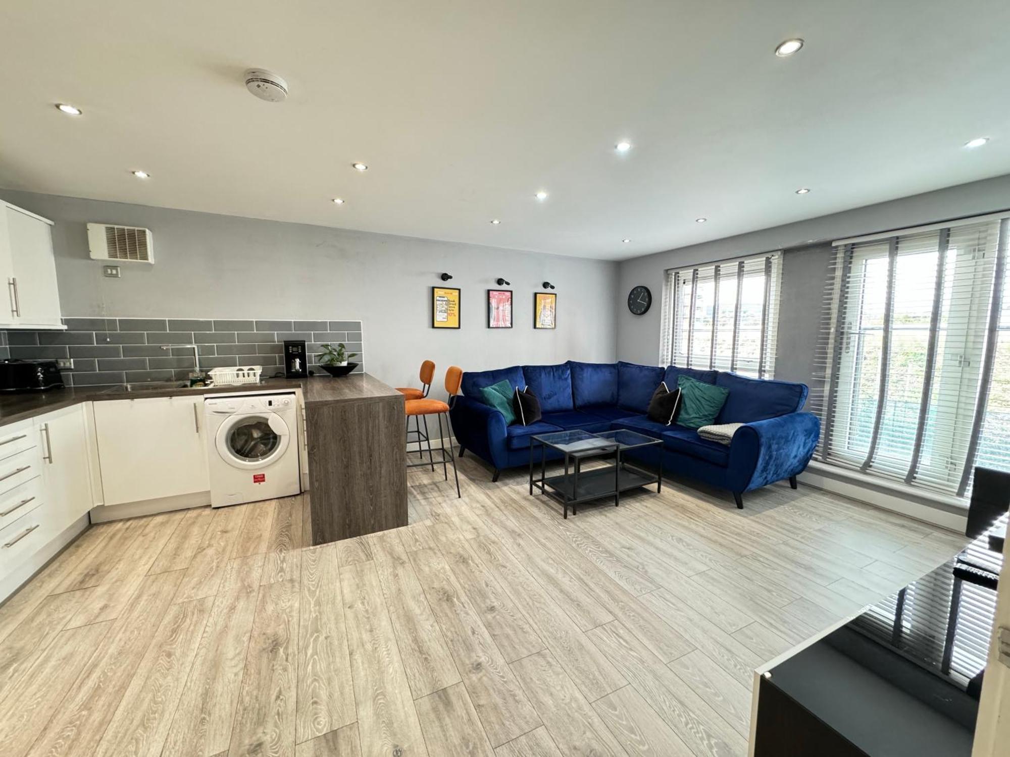 Rnm - Business Professionals Stay, Walsall City Centre, 2 Bedroom With Ensuite And Bathroom, Entire Place, Kitchen & Washroom With Amenities, Smart Tv, Easy Access, Fast Wifi, Parking Nearby, Great Transport Links Exterior photo