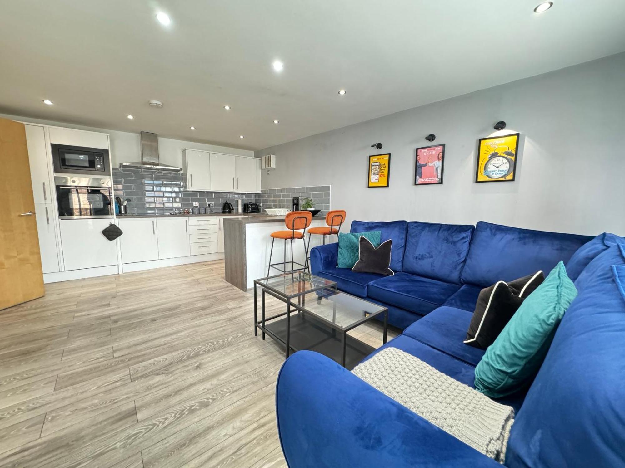 Rnm - Business Professionals Stay, Walsall City Centre, 2 Bedroom With Ensuite And Bathroom, Entire Place, Kitchen & Washroom With Amenities, Smart Tv, Easy Access, Fast Wifi, Parking Nearby, Great Transport Links Exterior photo
